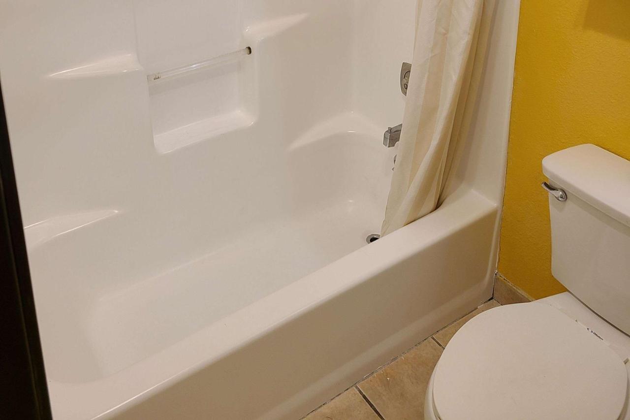 Travelodge By Wyndham Stockton Εξωτερικό φωτογραφία