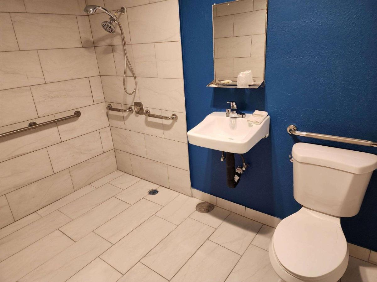 Travelodge By Wyndham Stockton Εξωτερικό φωτογραφία