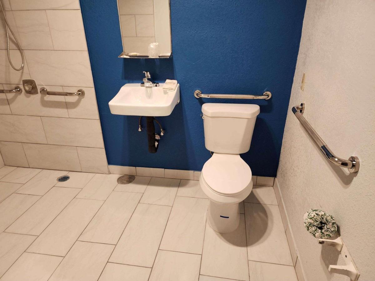 Travelodge By Wyndham Stockton Εξωτερικό φωτογραφία